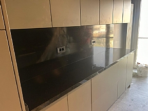 Parlak Yüzeyli Hayglass Mutfak Dolabı Modelleri